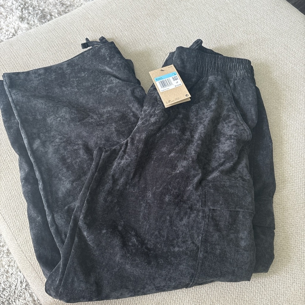Women’s Jordan cargo pant. Medium. Never worn still with tags!